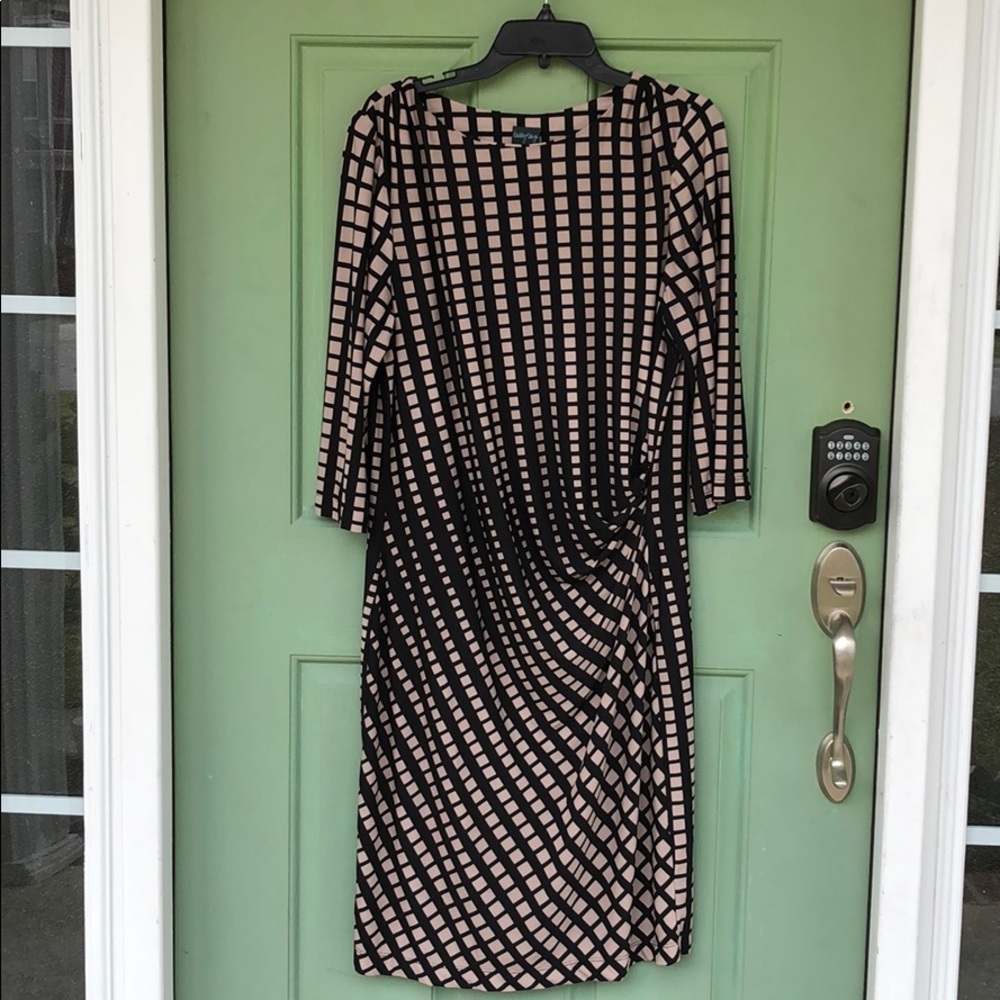 Cute dress with slight scrunched waist